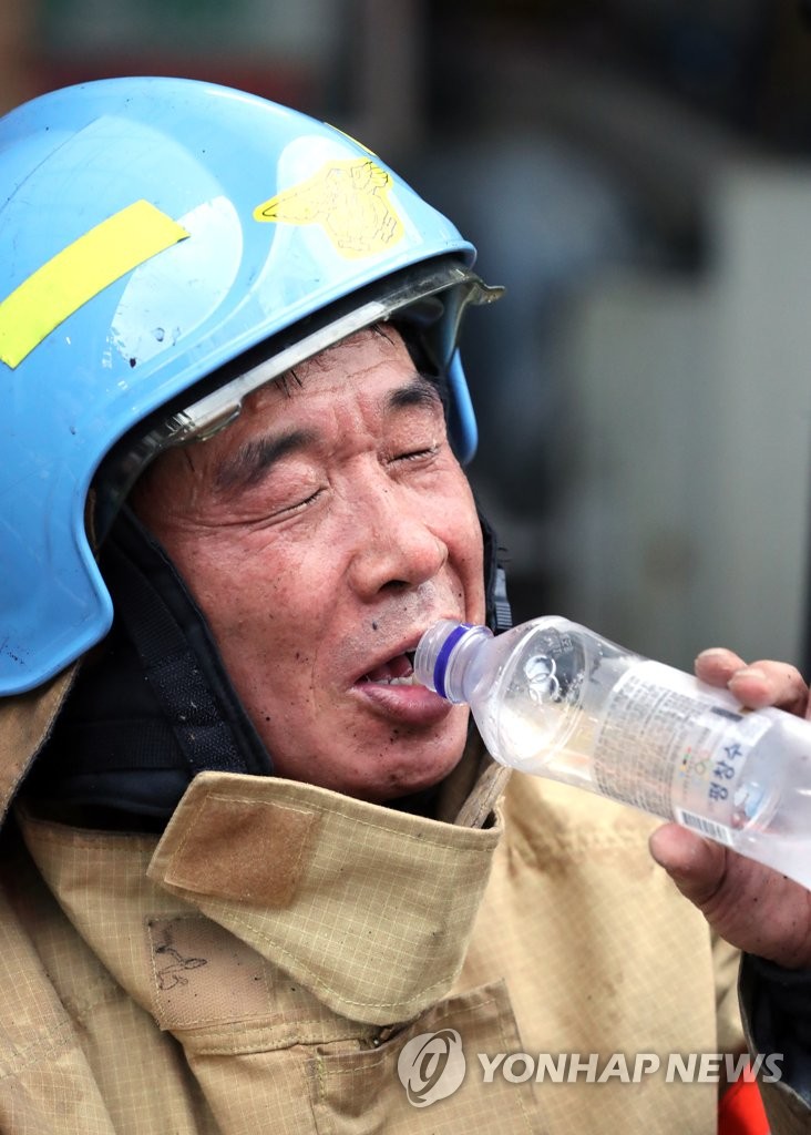 안도의 미소