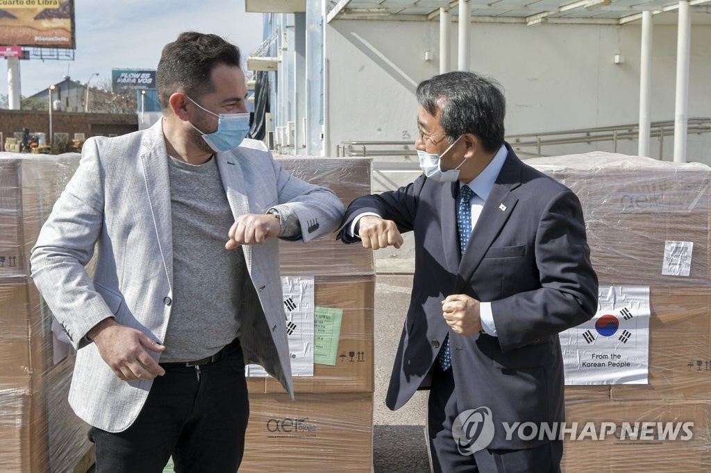 한국, 아르헨티나에 국산 마스크 20만장 기부