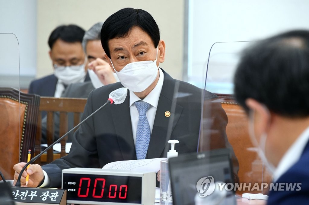 답변하는 진영 행안부 장관