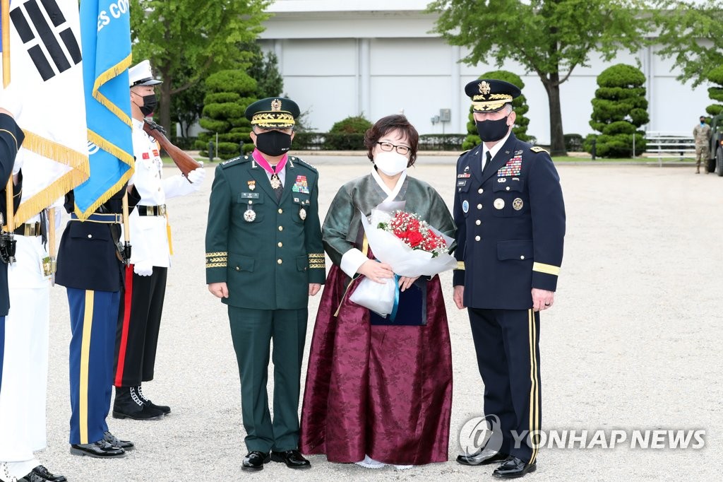 기념 촬영하는 박한기 합참의장