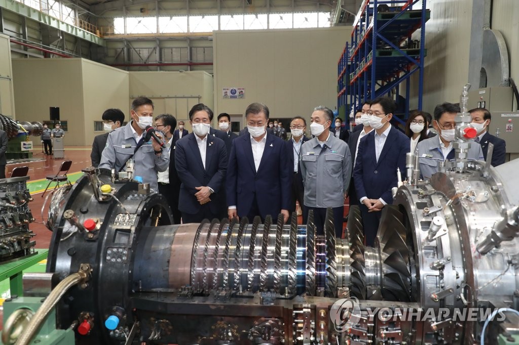 Moon visits Doosan Heavy Moon visits Doosan Heavy