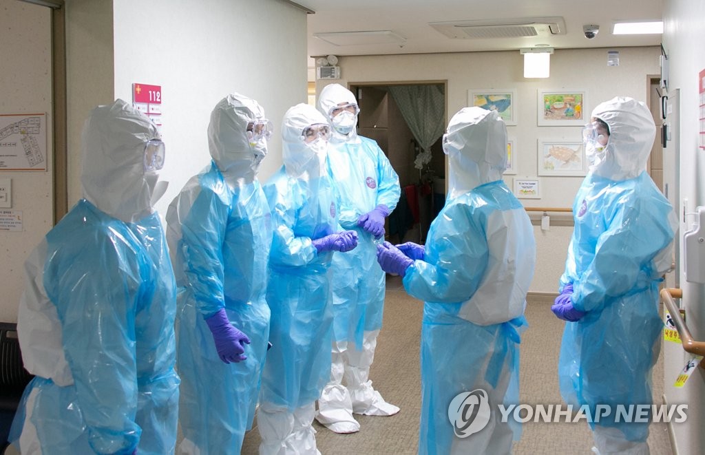 부산 해뜨락 요양병원 찾은 구청 관계자들