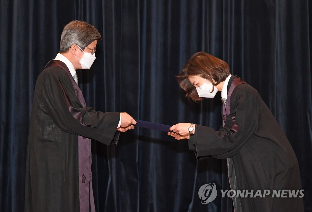 Newly-commissioned justices Newly-commissioned justices