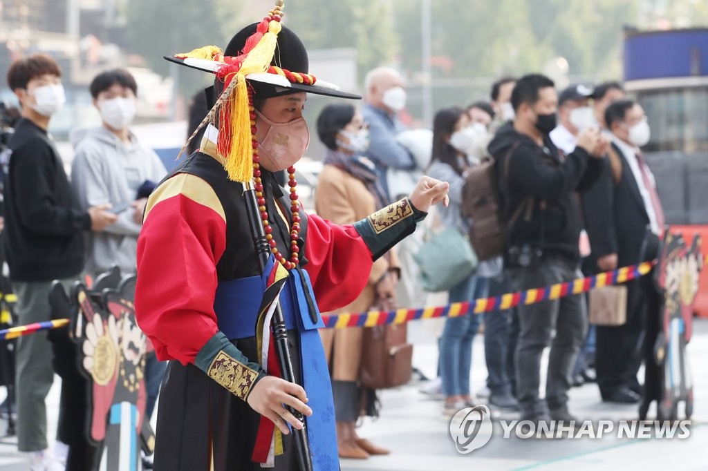 マスク姿の守門将 マスク姿の守門将