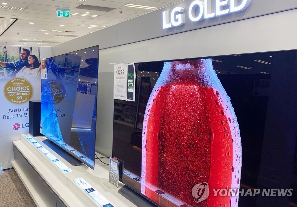 This photo provided by LG Electronics Inc. on Oct. 27, 2020, shows the company's OLED TVs displayed at a store in Australia. (PHOTO NOT FOR SALE) (Yonhap)