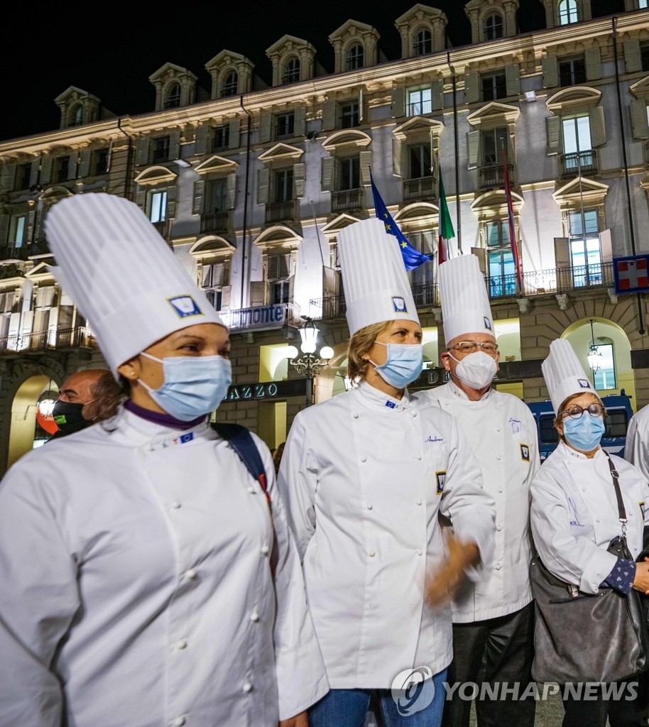 '코로나19 규제' 항의하는 이탈리아 요리사들