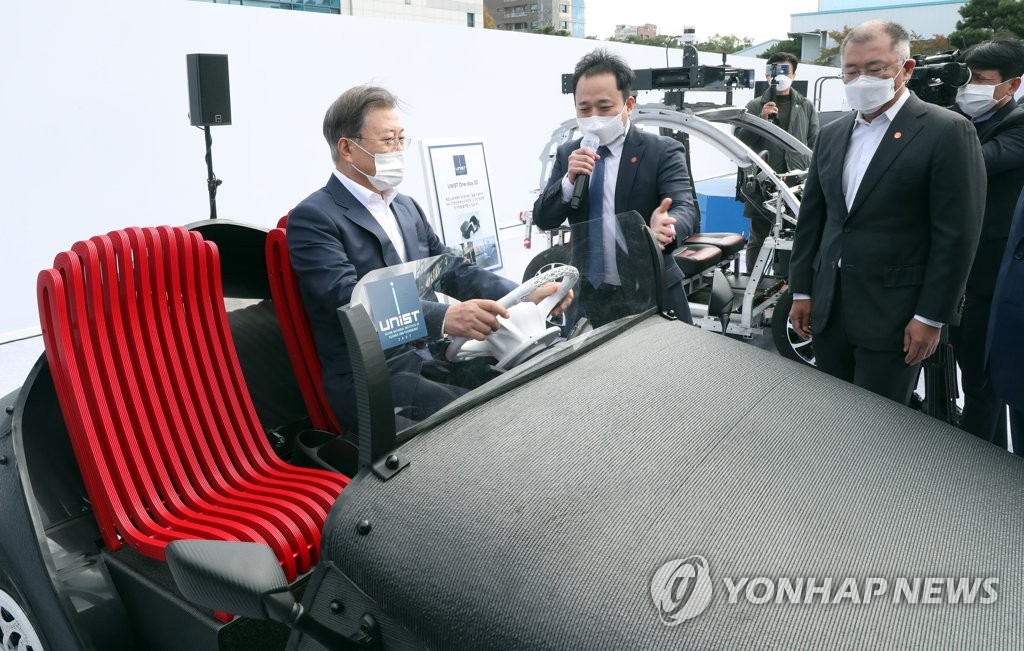 Moon visita una fábrica de Hyundai Motor Moon visita una fábrica de Hyundai Motor