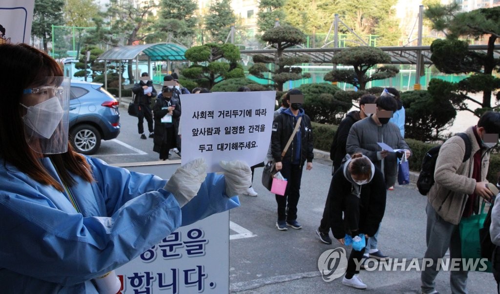 간격 벌려 주세요