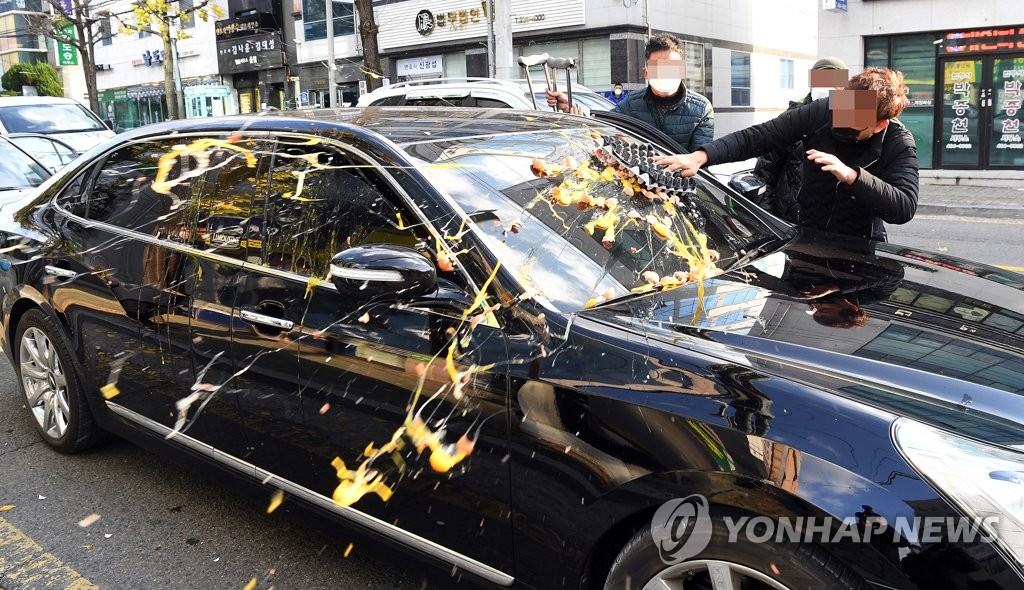 Ex-president given suspended jail term in libel case Ex-president given suspended jail term in libel case