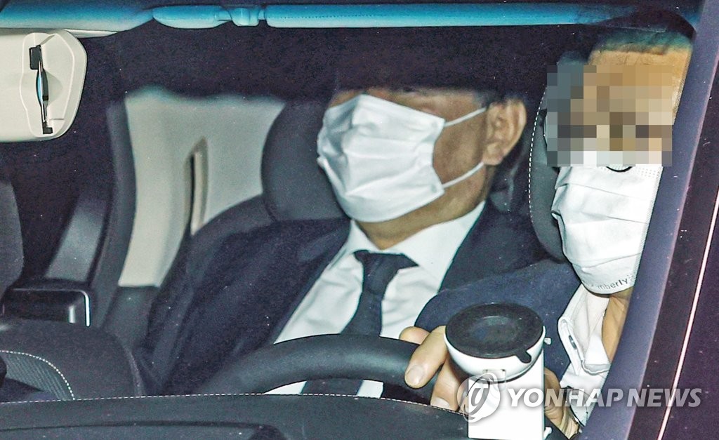 대검 나서는 윤석열