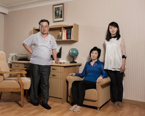 프랑스 사진작가가 촬영한 북한 대학교수의 가정집