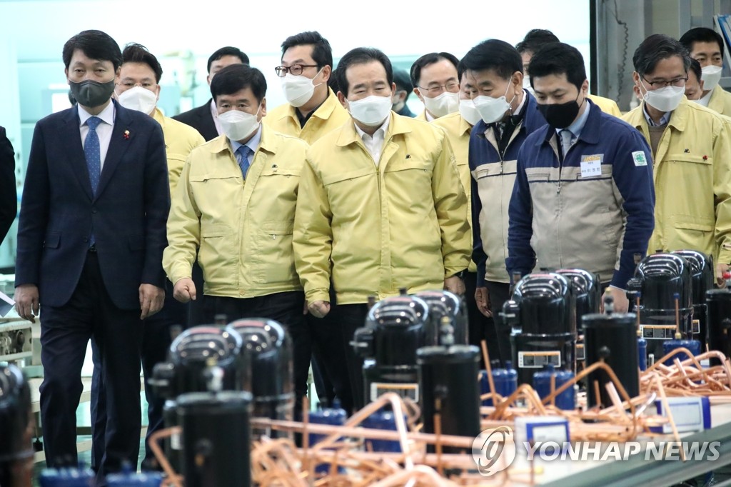 PM visits production facility for vaccine storage freezers