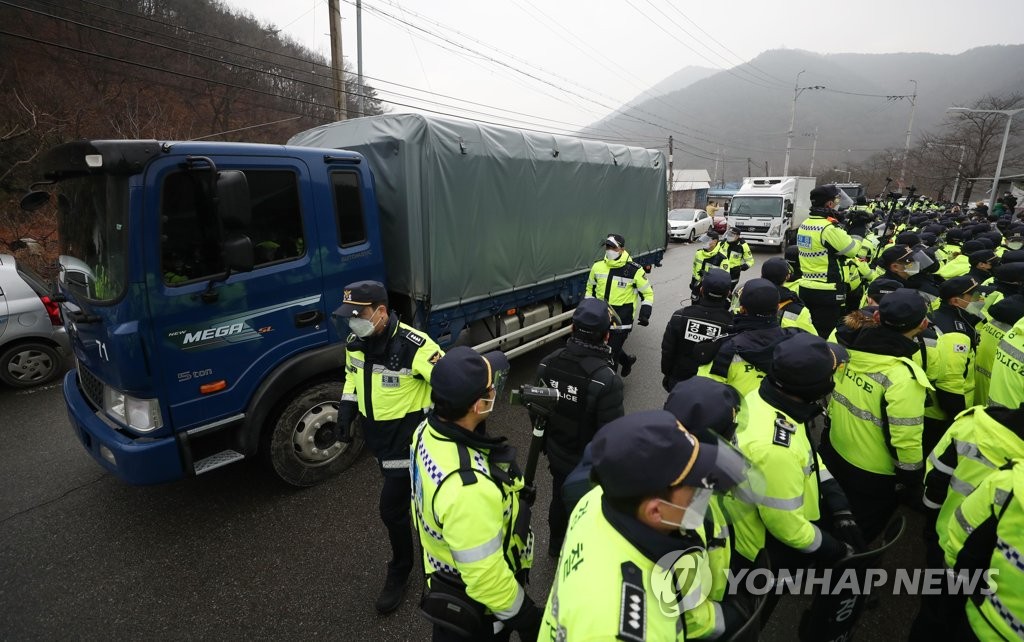 Transporte de equipamientos para la base del THAAD Transporte de equipamientos para la base del THAAD