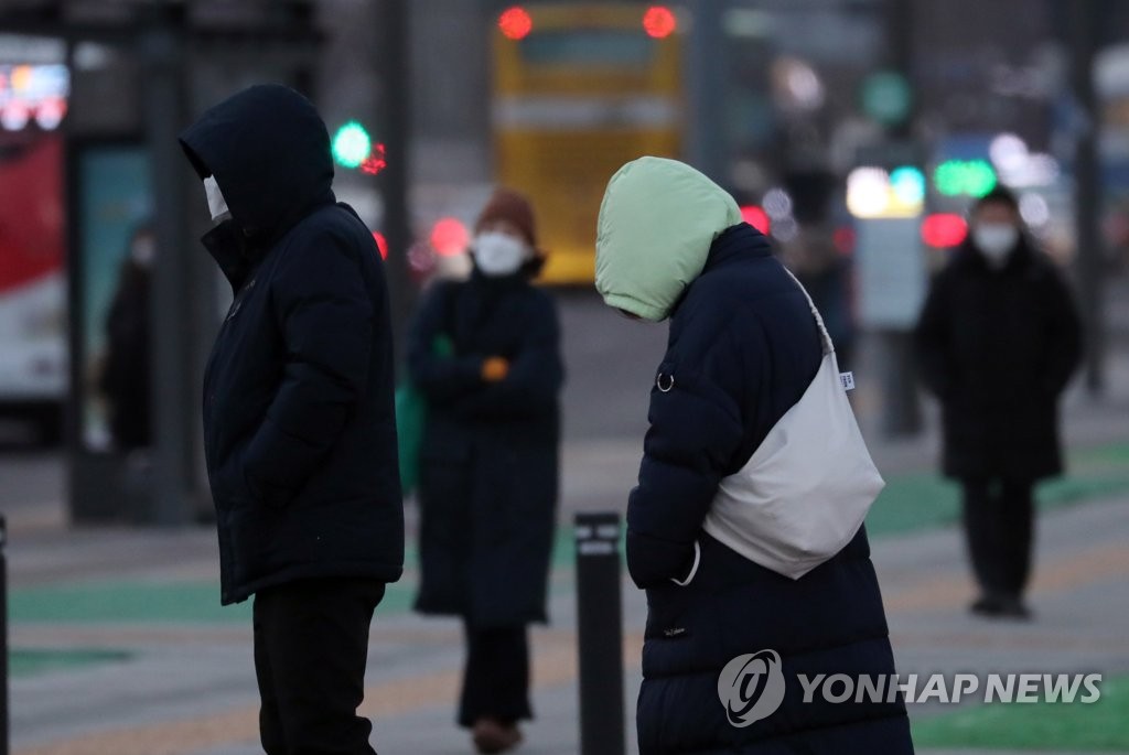 추위 움츠린 출근길