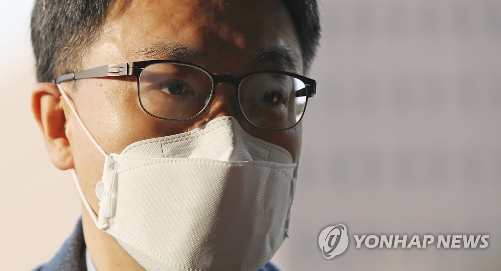 취재진 질문에 답하는 김진욱 공수처장