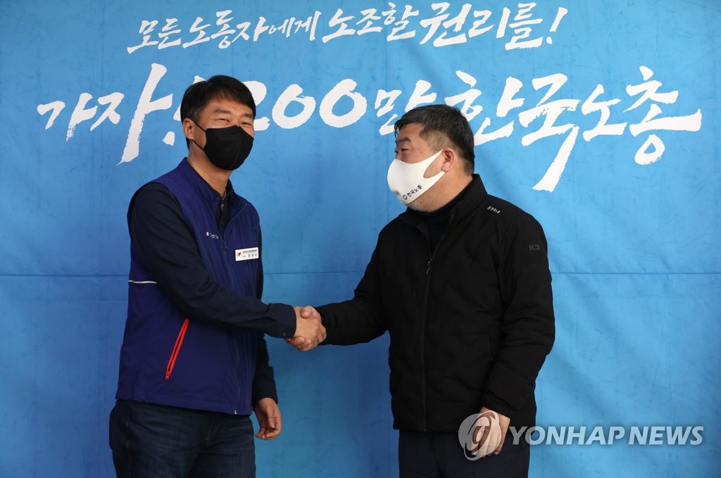 인사하는 양대노총 위원장