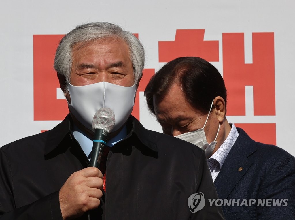 발언하는 전광훈 목사