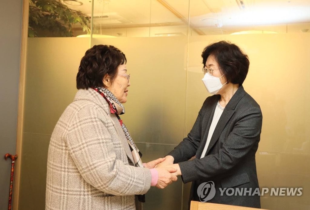 이용수 할머니 만난 정영애 여가부 장관