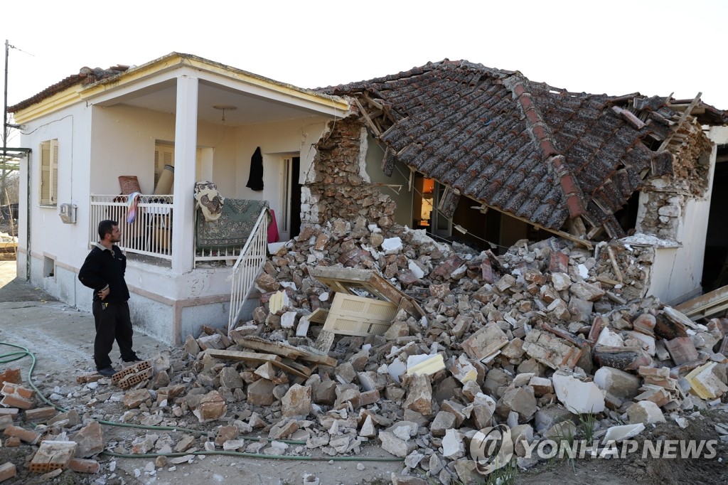 와르르…그리스 중부 라리사 인근서 5.9 지진 '이틀째'
