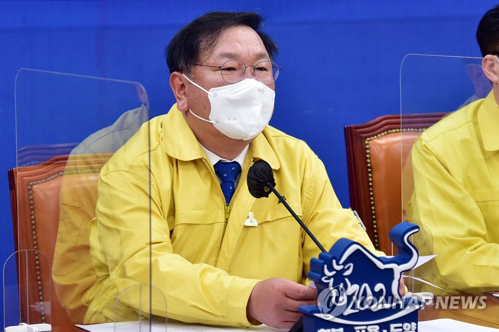발언하는 민주당 김태년 원내대표