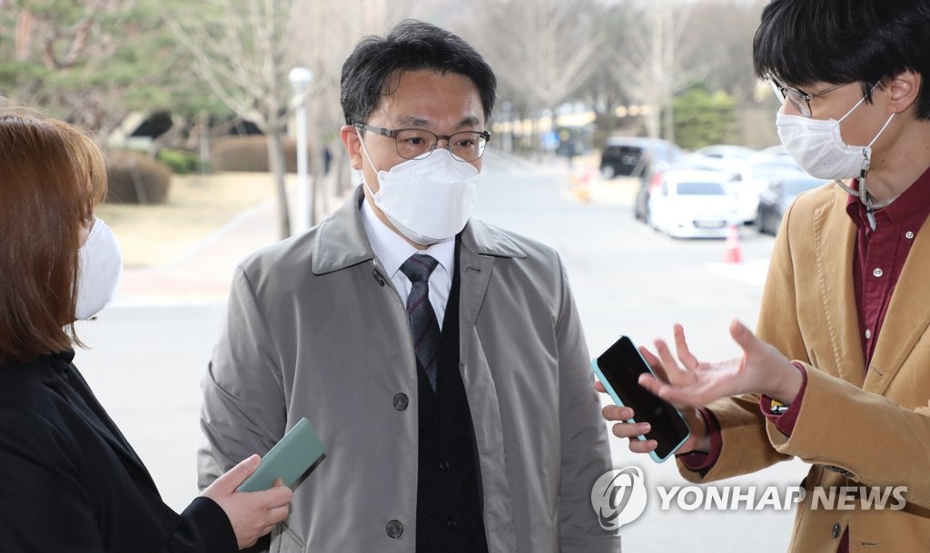 출근하는 김진욱 공수처장