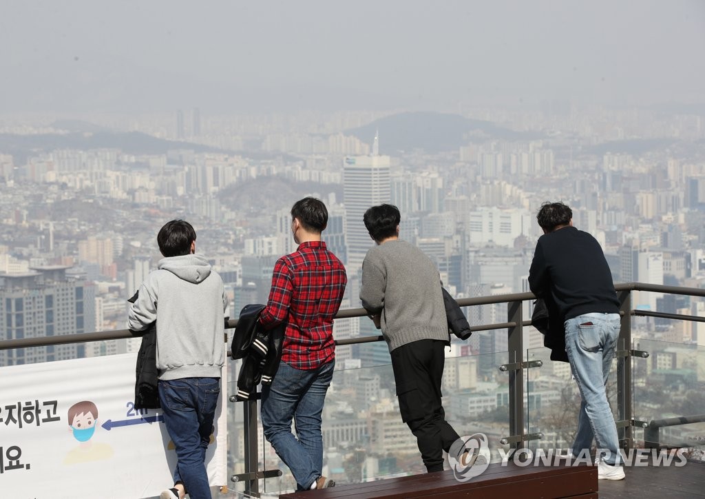 겉옷은 벗어 들고