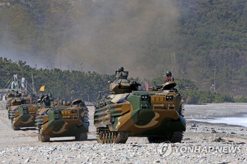 돌진하는 돌격장갑차