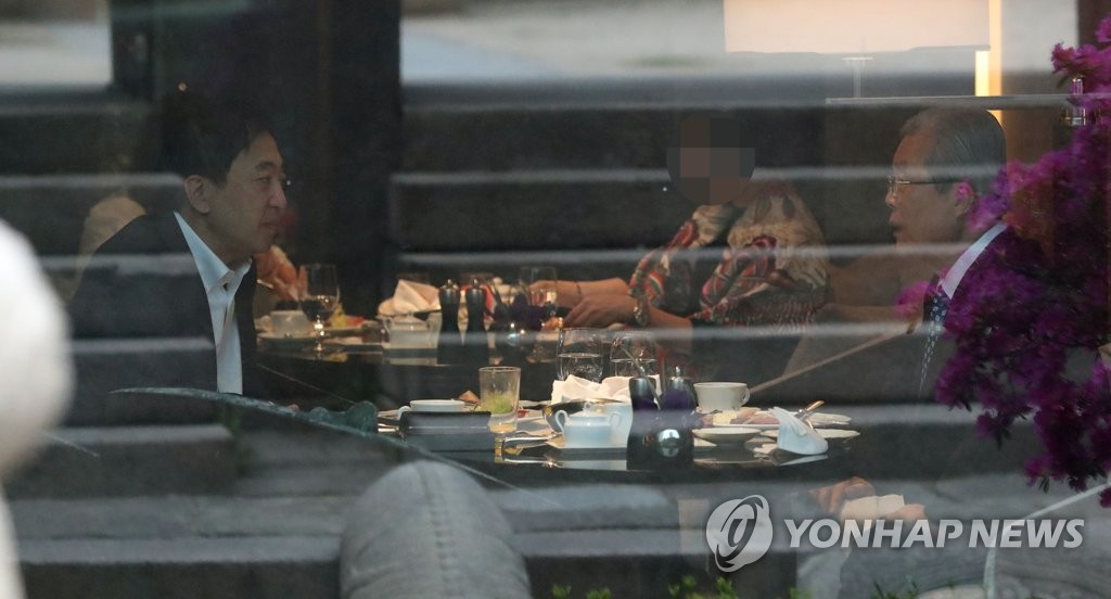 조찬 회동하는 김종인 금태섭