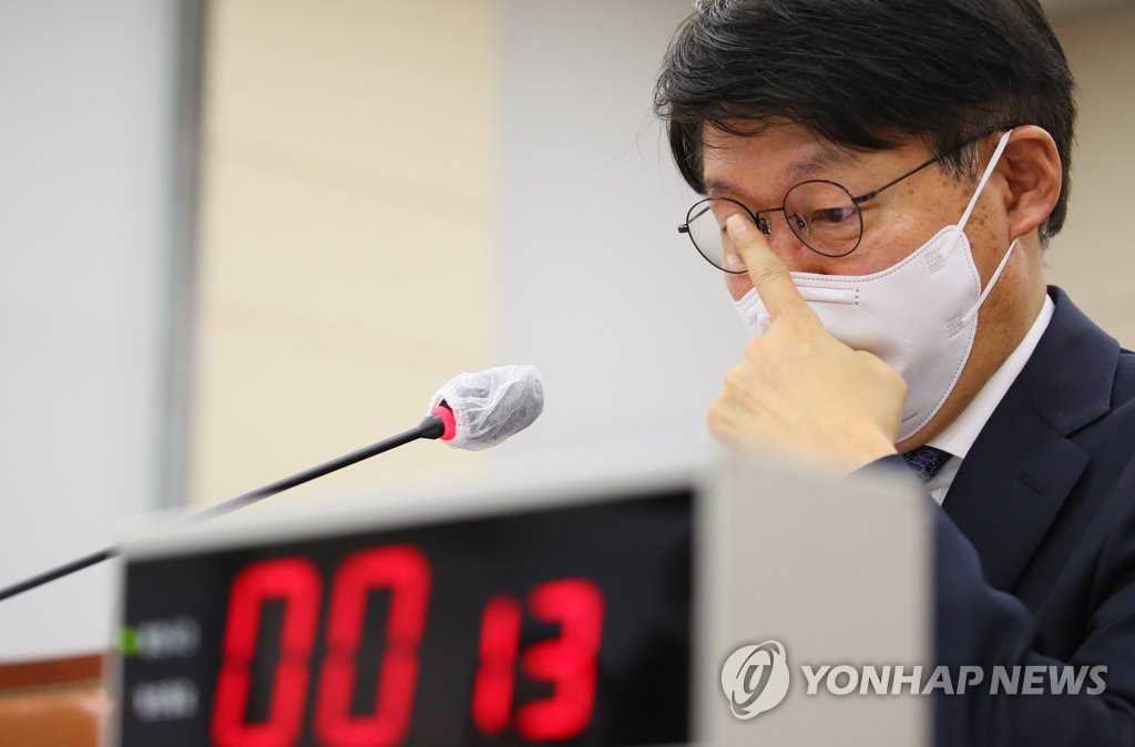 답변하는 안경덕 고용노동장관 후보자