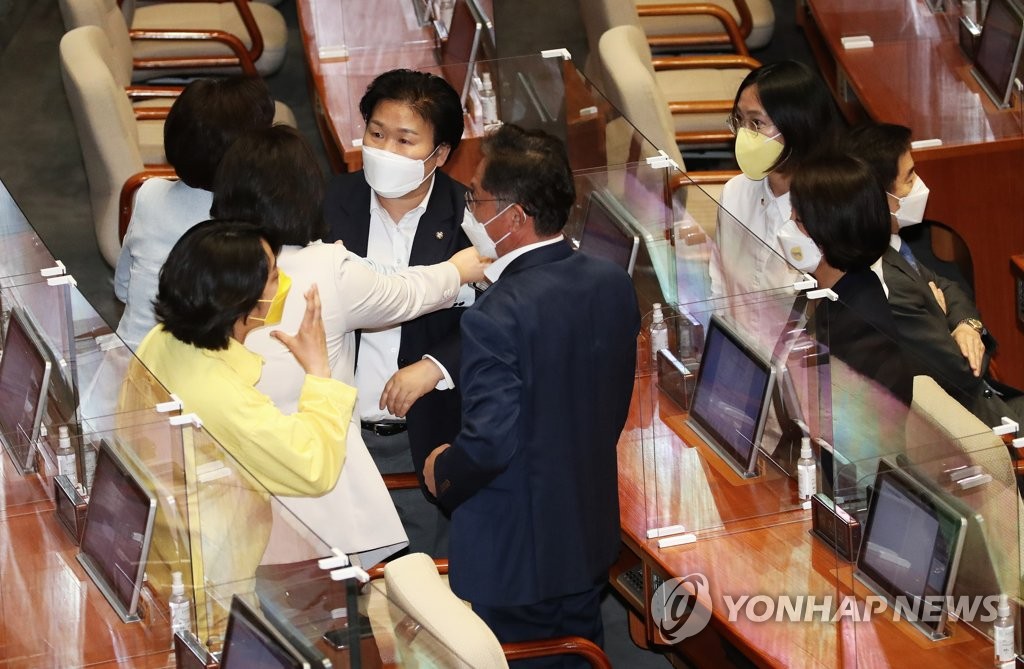정의당에 항의하는 민주당 문정복