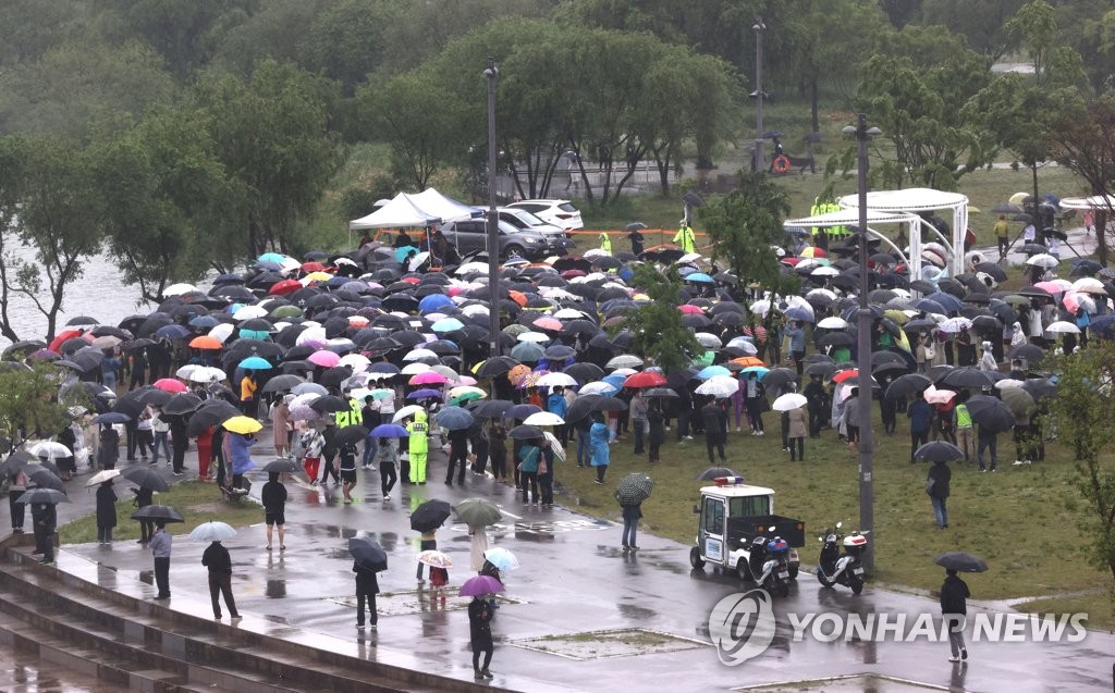 Rally for medical student found dead in Han River Rally for medical student found dead in Han River