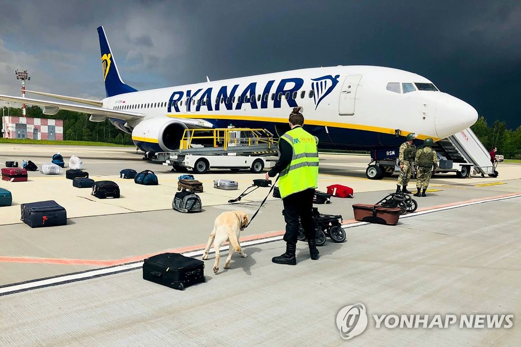야권인사 체포 위해 외국 여객기 강제 착륙시킨 벨라루스