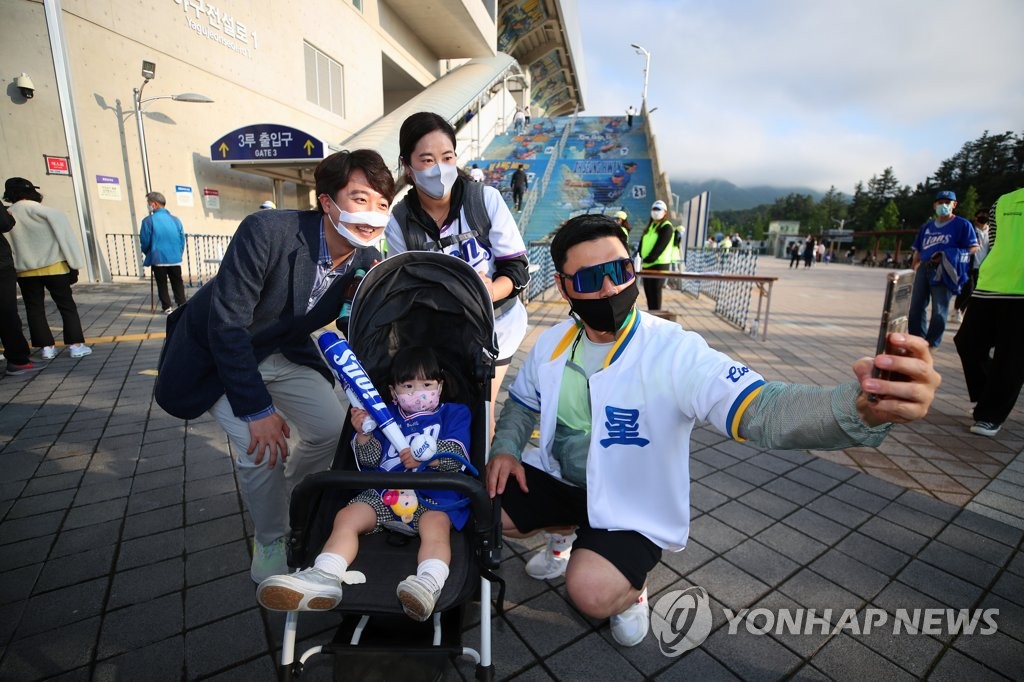 야구장 찾은 이준석