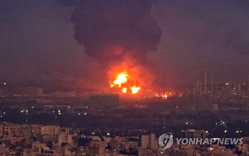 이란 수도 테헤란 인근 국영 정유시설서 대규모 화재