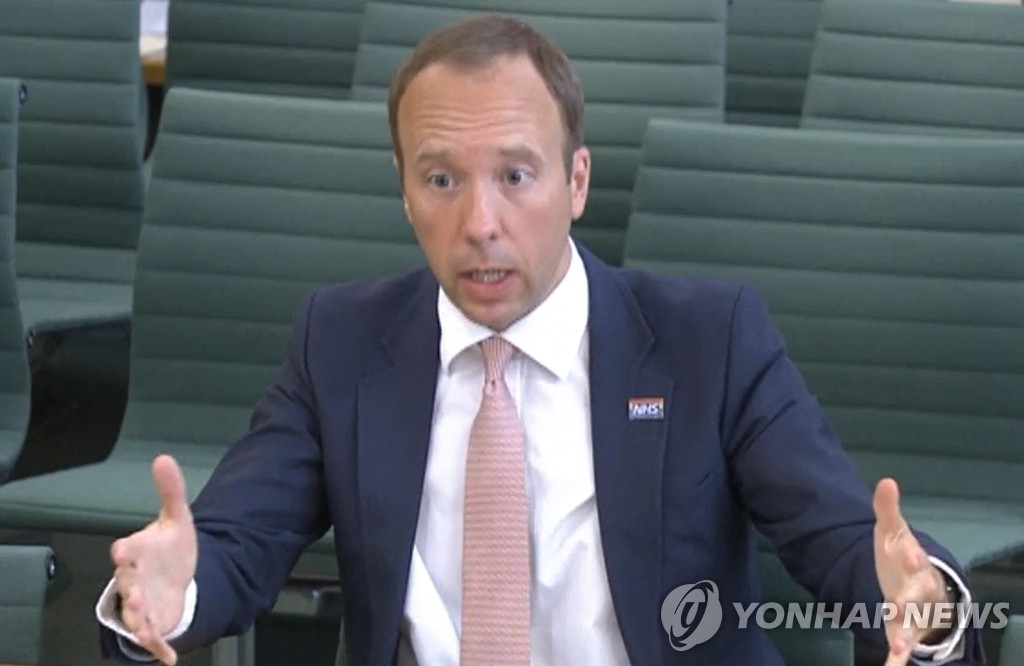 의회 출석해 코로나19 상황 설명하는 영국 보건장관