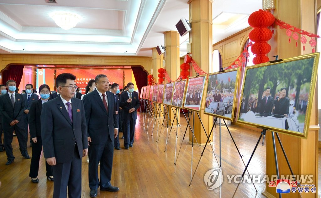 Exhibición fotográfica sobre la visita de Xi a Corea del Norte Exhibición fotográfica sobre la visita de Xi a Corea del Norte
