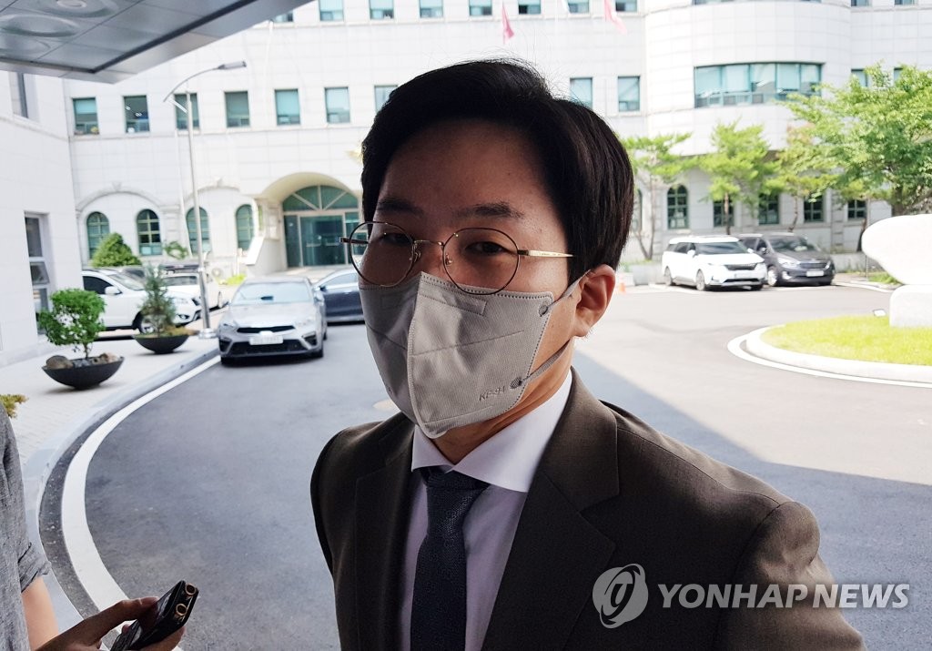 여중사 유족, 15비행단 간부 4명 추가 고소