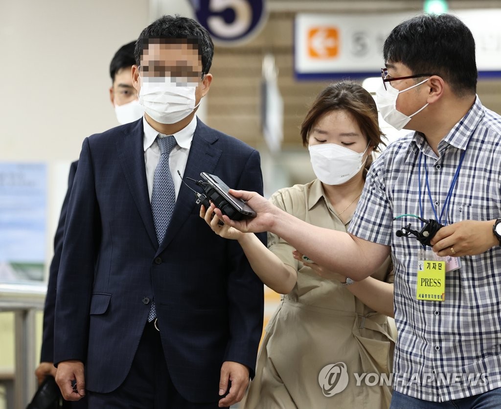 선고 공판 출석하는 김대현 전 부장검사