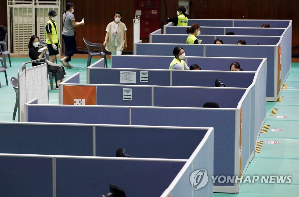 화이자 백신 접종받는 교육·보육 종사자