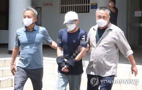 제주지법으로 이송되는 제주 중학생 살해 피의자