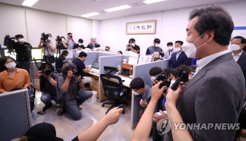 경남도 찾은 이낙연