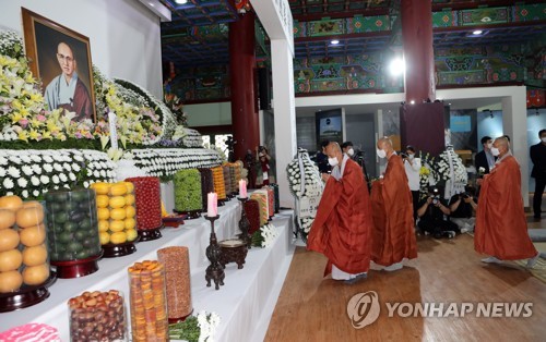 월주 대종사 빈소 조문