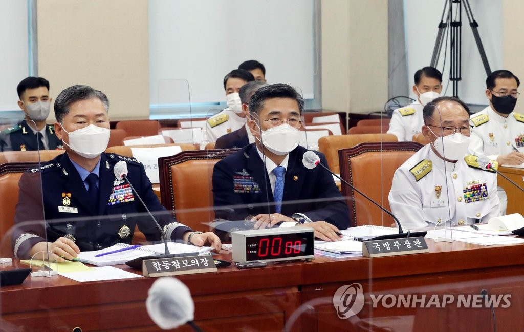 청해부대 코로나19 집단감염에 질타받는 군 수뇌부