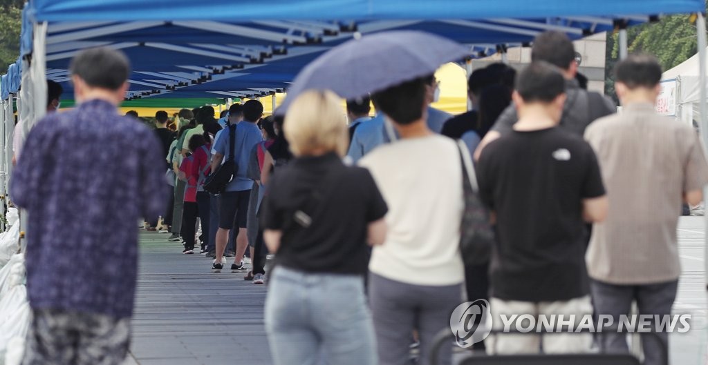 코로나19 신규확진 1천674명, 23일째 네자릿수 기록