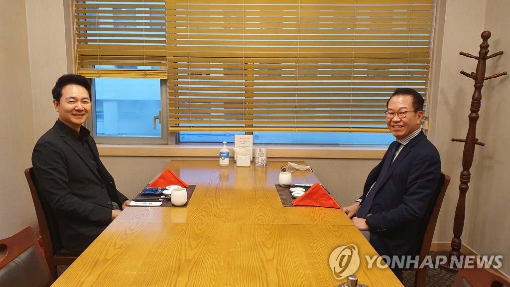 회동하는 국민의힘 권영세 의원과 장성민 전 의원