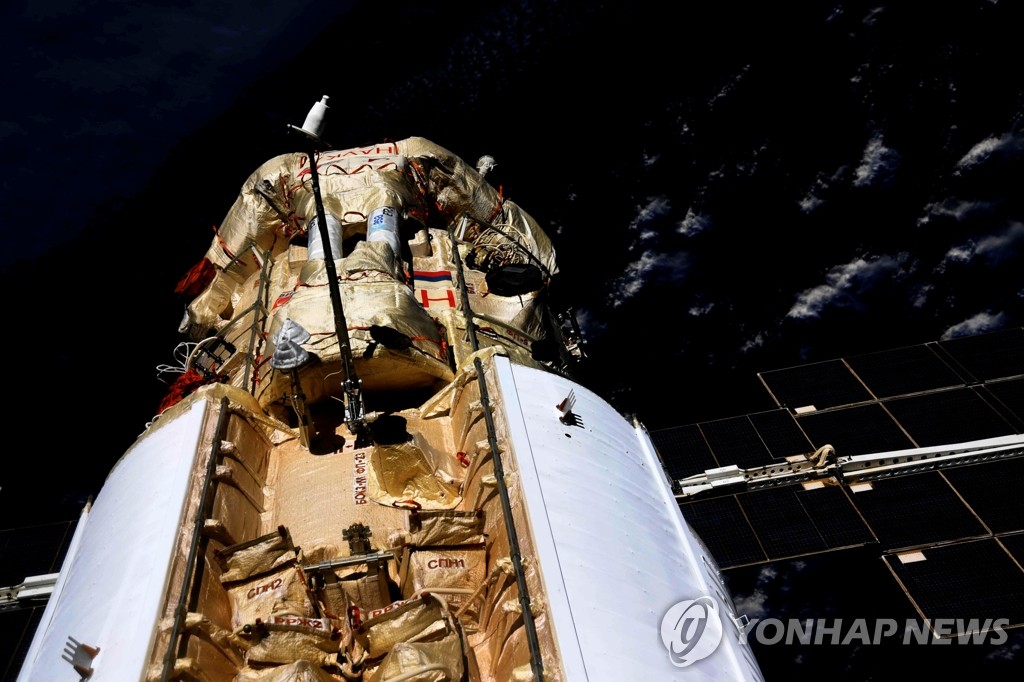 러시아 우주모듈 나우카 도킹 뒤 ISS 45도 기울어…정상 되찾아