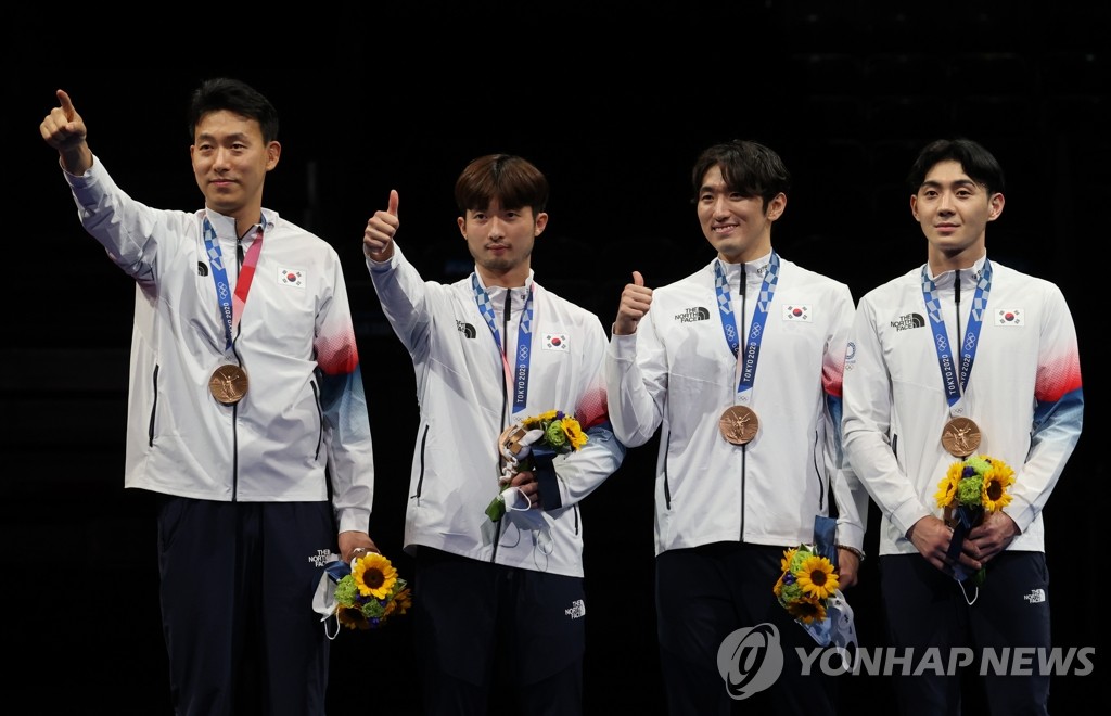 박상영 앞세운 펜싱 남자 에페, 중국 꺾고 단체전 첫 동메달