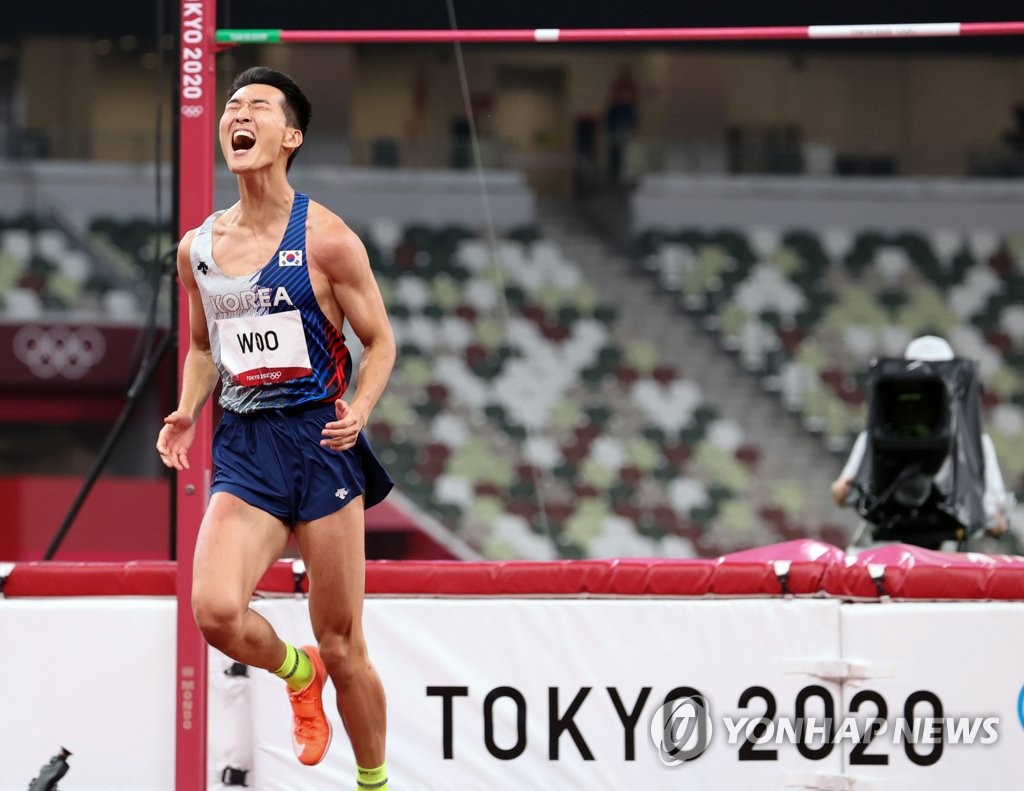 [올림픽] 우상혁, 도쿄 2.33m 성공 환호