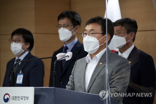 글로벌 백신 허브화 비전 및 전략 브리핑하는 권덕철 장관