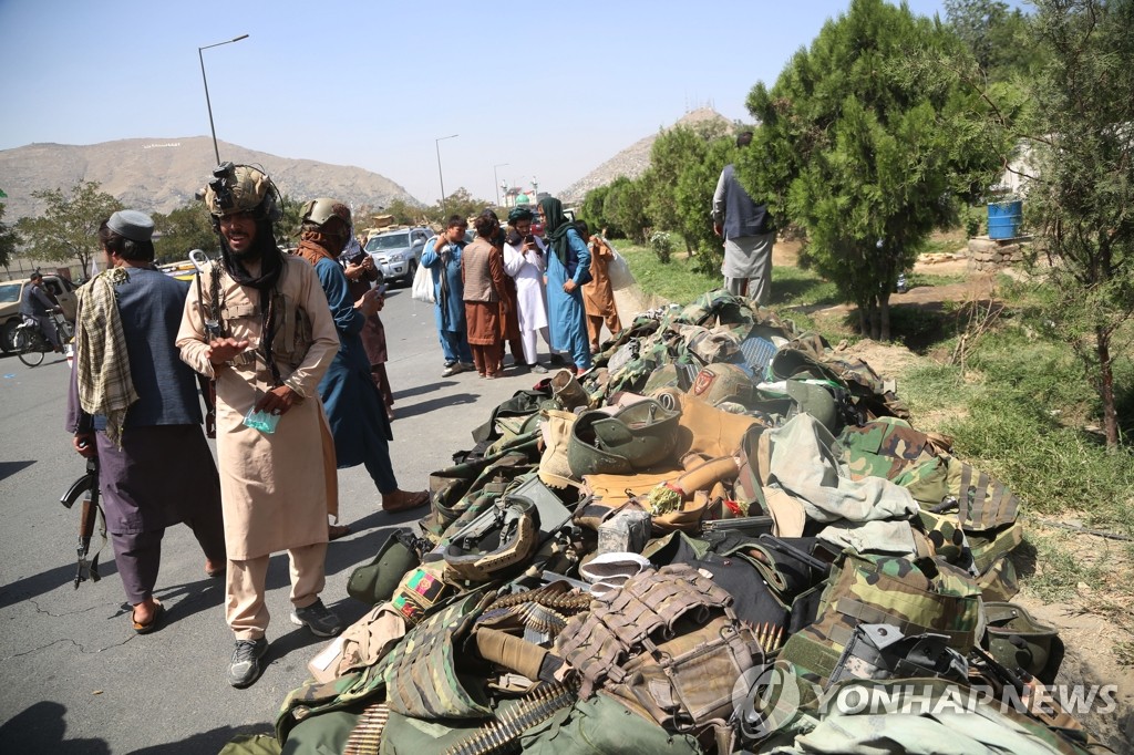 무장조직 탈레반에 노획당한 아프간 정부군 장비